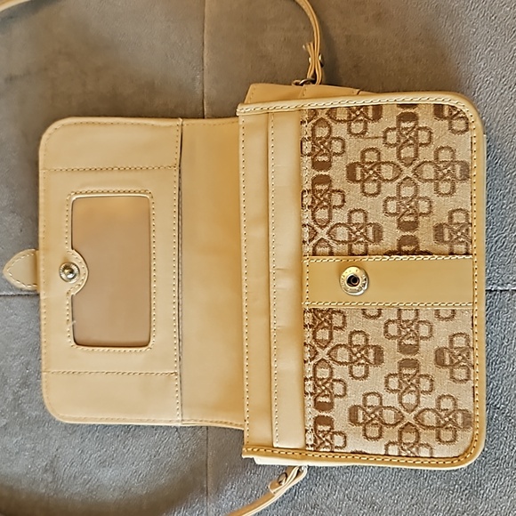 Small Canvas Sling/ Shoulder Bag Purse Tan. Like New. - Picture 4 of 6